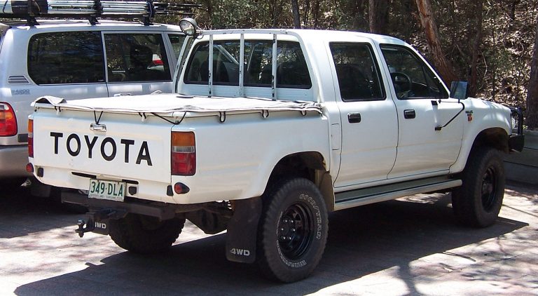 Toyota Hilux 2/4WD takaluukku - Image 2