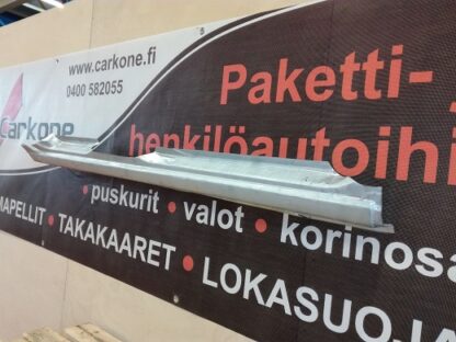 Nissan Almera N16 helmapelti oikea | helmapellit - korjauspellit - takakaaret | Mittatarkat koriosat nopeasti aidosti suomalaisesta Carkone verkkokaupasta
