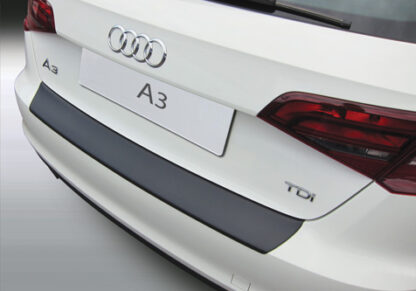 Takapuskurin kolhusuoja Audi A3/S3 Sportback - Edullinen, hyvännäköinen ja kestävä kotimainen kolhusuoja peittää naarmut ja estävät uusien syntymisen.
