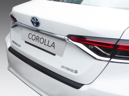 Takapuskurin kolhusuoja Toyota Corolla Sedan 4/2019-